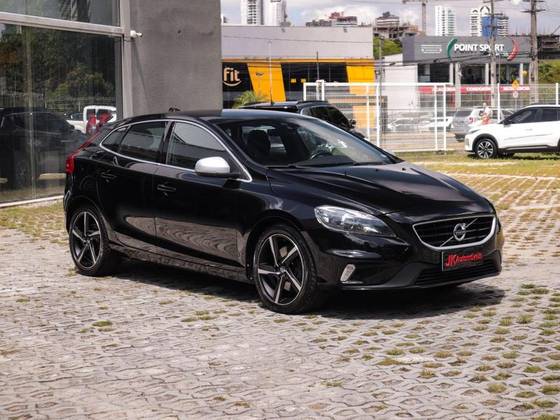 VOLVO V40 2.0 T5 R DESIGN TURBO GASOLINA 4P AUTOMÁTICO VOLVO V40 2.0 T5 R DESIGN TURBO GASOLINA 4P AUTOMÁTICO